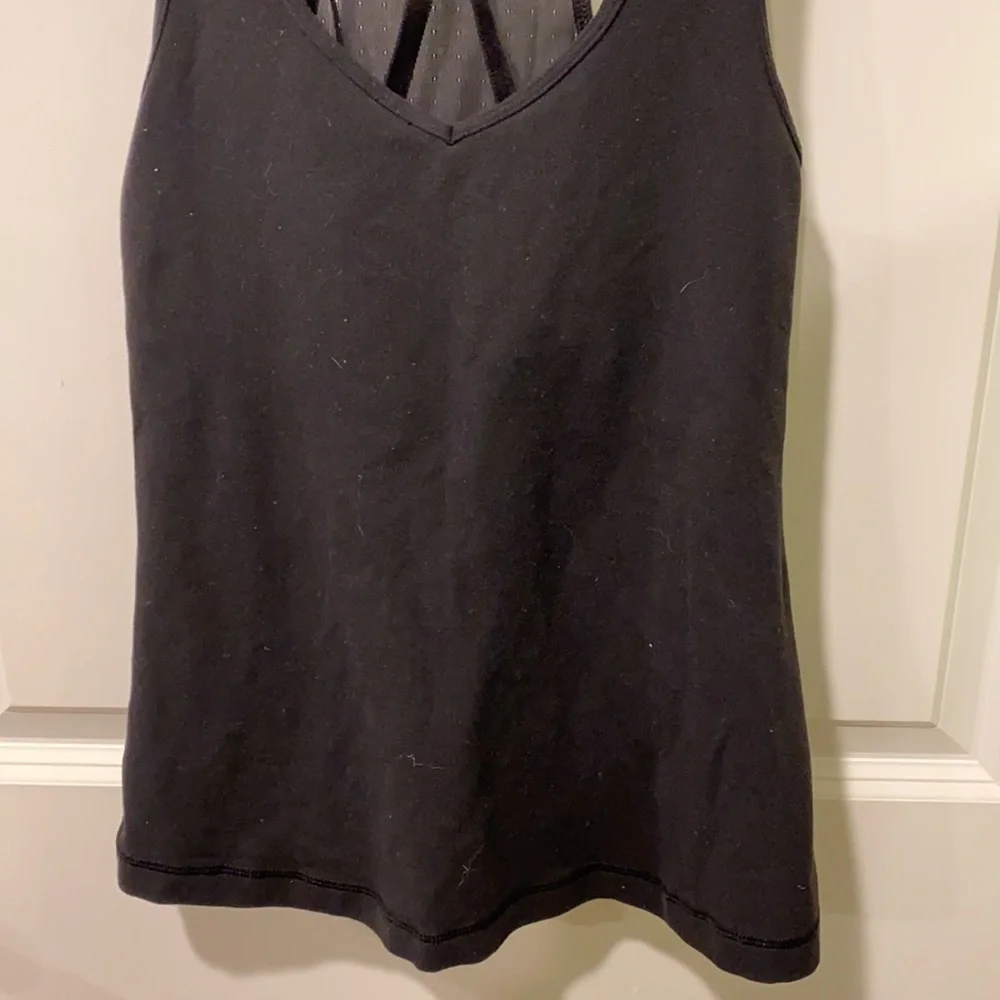 Lululemon Built In Bra Top With Mesh Back